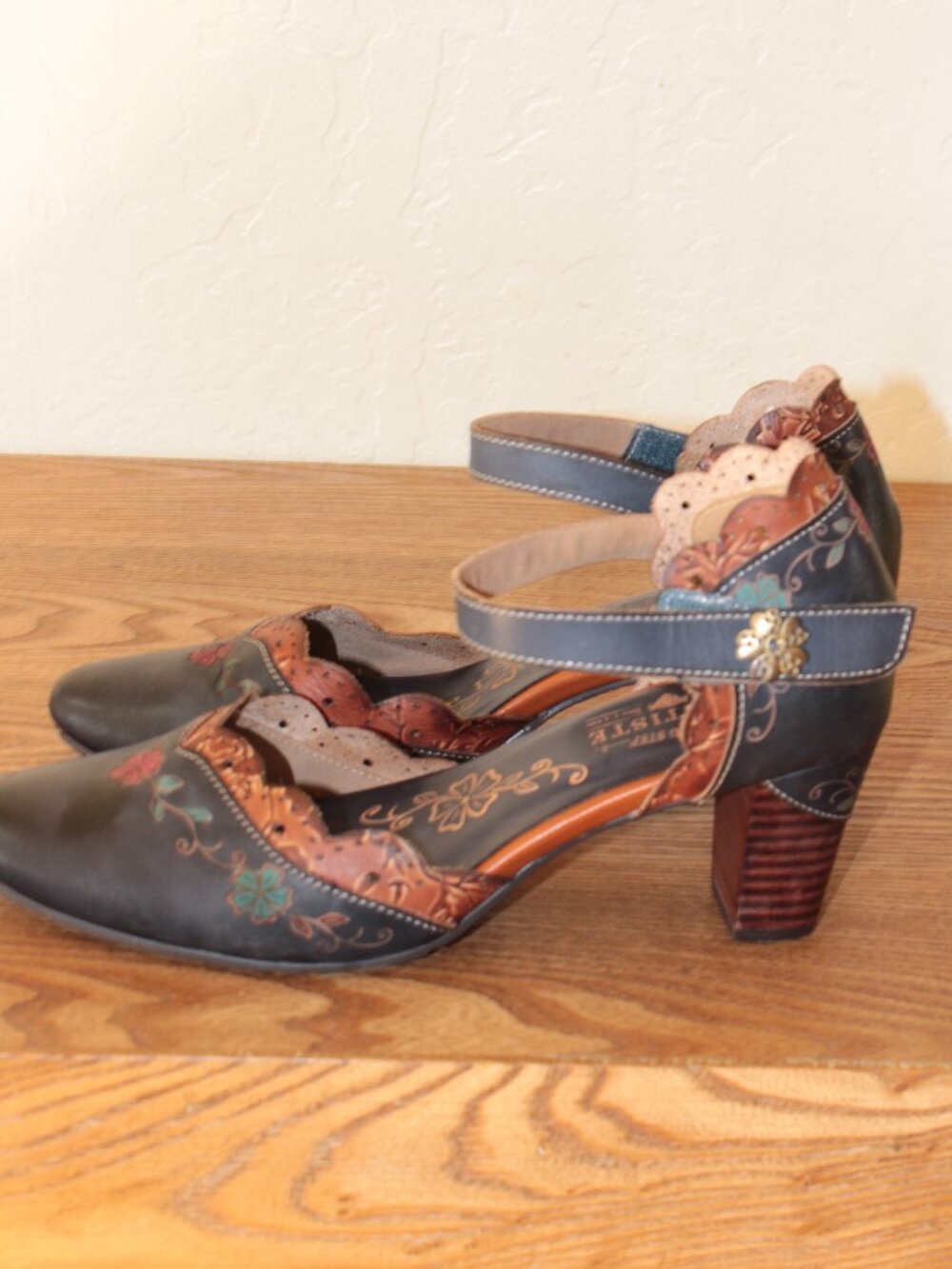 L’Artiste Spring Step Navy Floral Mary Jane Heels NIB - Picture 4 of 8